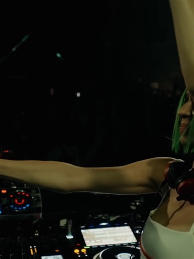 @djmissmonique ON FIRE #techno #plus #trance #house #progressive