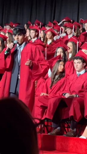 An emotional performance of Im Eshkachech at a graduation ceremony! Such a meaningful way to honor Israel 🎓🇮🇱🎶 #simchaspot | Simcha Spot