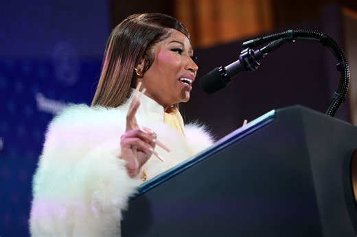 Is Nicki Minaj’s cash-counting photos with Donald Trump real? Viral photo sparks reactions