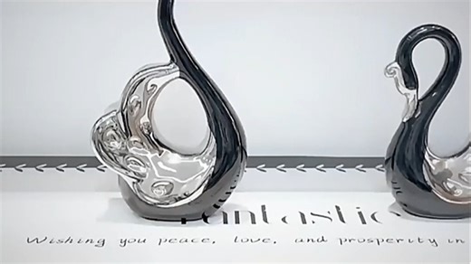 新电视到家几天真实体验分享：画质清晰、音效沉浸，智能系统流畅好用，开机无广告，家人一键直达想看内容，追剧观影更省心。