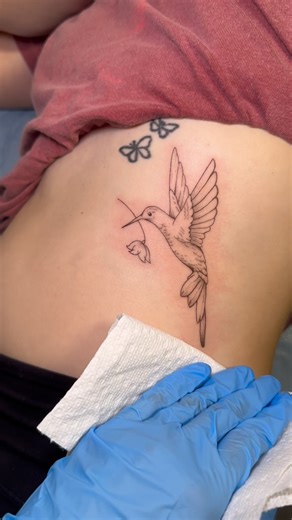 A hummingbird tribute 💛 . . . . . #delawaretattooartist #dmvtattooartist #phillytattoo #finelinetattooartist #finelinetattoo #blackandgreytattoo #hummingbird | Amelia Tattoo Art