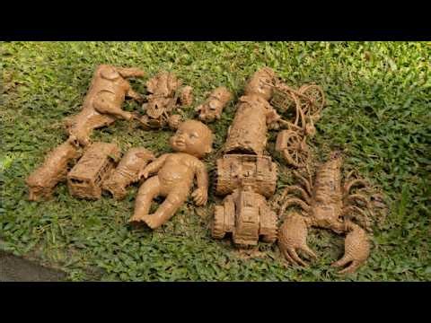 Menemukan dan Membersihkan Mainan Berlumpur, Mainan Hewan Sapi, Kuda Nil, Sepeda, Traktor, Bus Tayo
