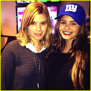 The Voice’s Jacquie Lee Sings National Anthem, Meets Kate Mara at Giants Game!