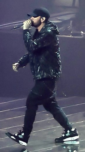 Eminem's Air Jordan 4 White Thunder at VMA's - Sneakerhead Must-Haves