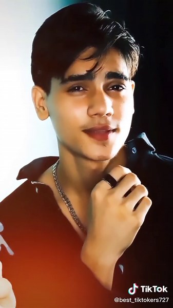 Stylish Neck Accessories: A Closer Look