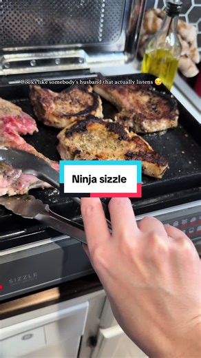When dinner needs to be fast, easy, and actually GOOD 👏 @QVC, Inc #newyearnewme #tiktokshopjumpstartsale #tiktokshopcreatorpicks #ninjasizzle #ninjakitchen