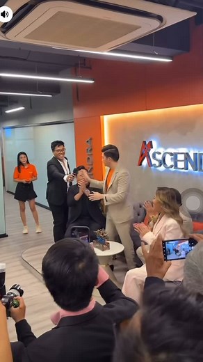 Ascendra International CSO Joseph Lim, and CEO Jurgen Gonzales! Sobrang ganda ng ating new headquarters! Marami nanamang magbabago ang buhay ng dahil sa office na ito. Thank you Ascendra! #thehustler #ascendrainternational #angkapartnermosapagasenso #ai #thefounderscircle #angelojedtagasa | Angelo Jed Tagasa