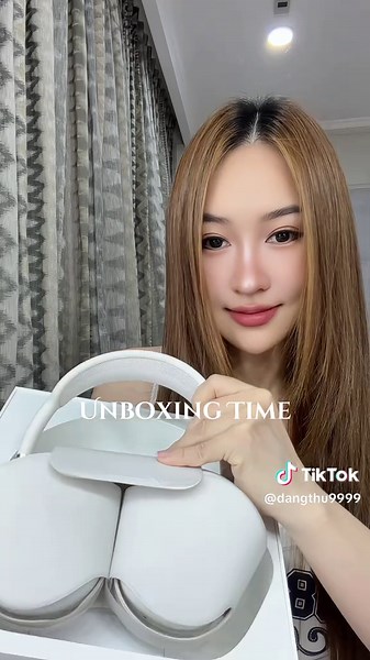 AirPods Max 2 unboxing — official Apple unboxing guide