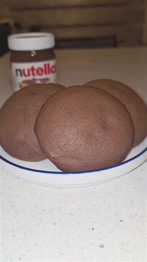 Galletas de Nutella 😋 1 taza de Nutella 😋 1 huevo ½ taza de harina todo uso 1 cucharada de polvo para hornear Hornear a 335°F por aprox 13 a 15 minutos #galletas #nutella #cookies #brownies #recetasfaciles