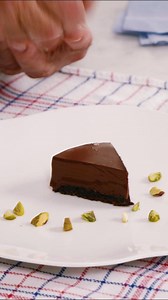 Our brand ambassador Raymond Blanc is back with another delicious recipe for you to try, just in time for Valentine's Day, his Reverse Chocolate Crumble. Get the recipe here https://realcooks.co.uk/raymond-blanc/reverse-chocolate-crumble Make sure to check out Raymond's brand new TV series 'Simply Raymond Blanc' every Saturday morning at 11.40am on ITV. He will be cooking some simple beautiful dishes that will bring some joy and inspiration to your kitchen. | Kenwood