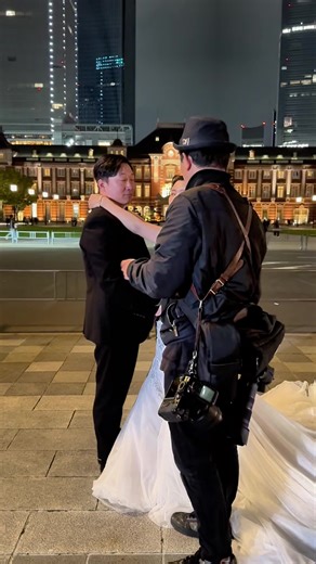 撮影現場でのリアルポージングレッスンをシェアします！ご新郎ご新婦様の参考になったら嬉しいです☺️YouTubeでも情報はっしんもしてますのでコメントからリンクをチェックしてみてください💁🏻‍♂️ @ブライダルフォトスタジオ24towedding［公式］ #前撮り #フォトウエディング #ウエディングフォト #結婚式 #結婚式準備 #東京駅前撮り