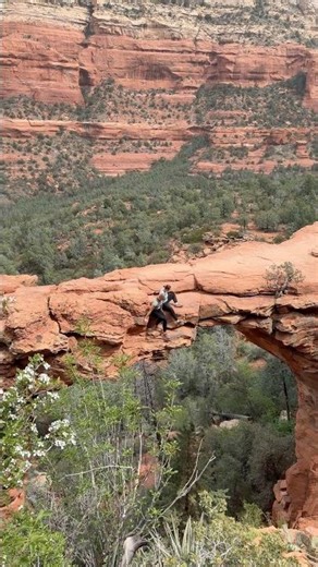 Sedona weekend trip, Day 1 itinerary: Devil bridge, downtown area, and airport outlook.