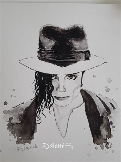 Heute mal ein Sketch von Michael Jackson, den ich mit wasservermalbaren Stiften und Markern gemacht habe. Ich hoffe, er gefällt euch 🤍🖤 #michaeljackson #fanart #watercolor #michaeljacksondrawing #mjfam