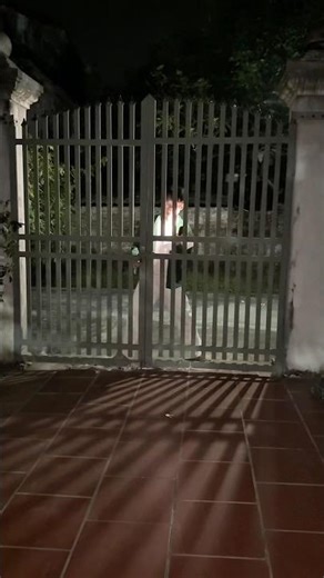 Waking up in the middle of the night and seeing this… instantly wakes you up… #doduyhieu #shorts