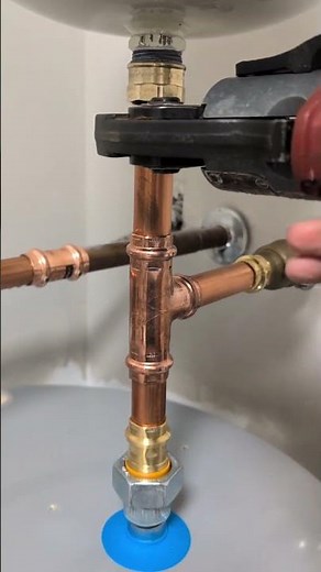 Pro press made easy with @Milwaukee Tool 🔥 Pressing the puzzle pieces together #plumber #press