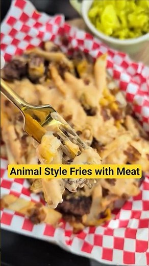 Animal Style Fries with Meat (Copycat In-N-Out) #fries #partyfood #recipes