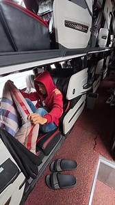 Tutorials sleep 😴 luxurious bus #buslife #tourbus #usabigbus #europeanbus #nyc #travelusabus #losangeles #chicagoevents #trendingpost #trendingnow | Anak Terminal