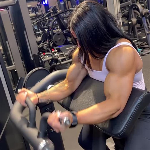 Taylor Joslin 🙂💪🔥 #bodybuilding #biceps #curls #muscle #fit