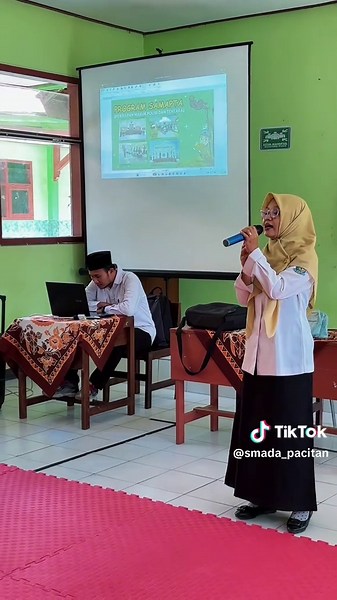 SMA Negeri 2 Pacitan melaksanakan kegiatan sosialisasi di SMPN 4 Pacitan pada Rabu, 13 Mei 2026. Kegiatan ini menjadi ruang berbagi informasi seputar SMA Negeri 2 Pacitan serta pengenalan program-program unggulan yang ada di SMA Negeri 2 Pacitan seperti Program Smada Bangkit (Samapta, Samapti, entrepreneur) dan banyak lagi kepada siswa-siswi. Melalui kegiatan ini, SMA Negeri 2 Pacitan juga mengenalkaan kelas baru yaitu Kelas Taruna Samapta. Antusiasme dari para siswa MTS menjadi energi positif d