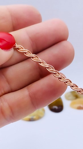 Wire Art Tutorials on Instagram: "A remake of my favorite braid where I show you how to start it. It’s important that you take 2 wires of the same length, then you hold them together making sure that the ends of them are aligned. I hope this video will be useful for your learning. Thank you for watching! Have a pleasant day … 🥰❤️🥰 #jewelrymakingtips #jewelrymaking #diyjewelry #wirewrapping #wireweaving #wirejewelry #copperjewelry #artisanjewelry #diyart #diycrafts #diycraft"
