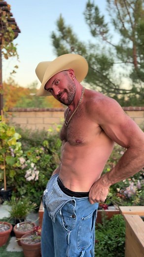 Are you thinkin bout me? #countryboy #bodybuilder #gaytiktok