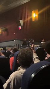 1.1M views · 9.6K reactions | CAOS EN MINECRAFT - POLICÍA INTERVIENE 藍 La película más vista del fin de semana, "Maincra" llevó a muchos niños a las salas de cine. ¿El efecto 'Endgame' o 'No Way Home' de los niños? ¿El inicio de una anarquía? En síntesis, niños sin control.  Sigue instagram.com/umportalgeek para más contenido  | UM - Portal Geek | Facebook