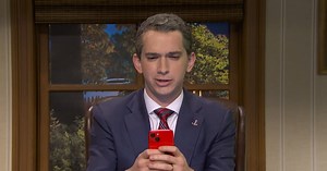 ‘SNL’ Brutally Roasts Pete Hegseth’s Group Chat Skills in Cold Open