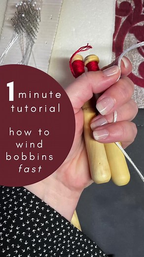 1 min tutorial for a technique to wind bobbin thread fast. 🧵 🏃‍♀️ 😅 Let me know what you think! Do you use this technique? Do you know a different way? #lacetok #bobbinlace #bobbinlacepractice #bobbinlacemaking #bobbinlacemaker #encaixedebolillos #encajedebolillos #tipsandtricks #artesana #artist #hobby #pasatiempos