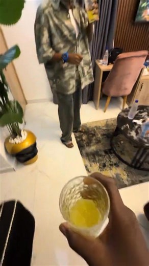 Fine girl if i settle down text you, if you no fall in love make I bend.Tee?beb💔 | Mubarak Ibrahim