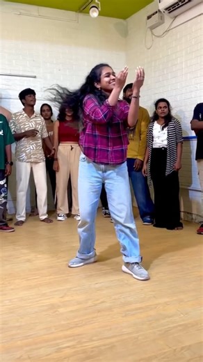 Nandana Krishnan | Vizhi veekura ♥️ Azhagana choreo by the best @eswar_bfab who has the most fun classes @theunitedgroovesdance ✨ 📷: @vishal_balki_bfab... | Instagram