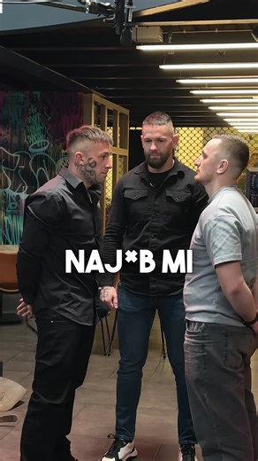 Prvý staredown: @FLEXKING vs. @Vybavenko 🫨 Už zajtra o 18:00 vychádza na našom YouTube nový diel FACE OFF, kde sa face to face postavili Frayer Flexking a jeho súper Vybavenko. Flexking nezostal svojej povesti nič dlžný ⛏️ a Vybavenko mu takisto nič nedaroval. Napätie by sa dalo krájať. 😶‍🌫️ Fight Night Challenge sa vracia už 9. mája s nabitou kartou, ktorú si nemôžeš nechať ujsť. Buď pri tom! Kúp si lístok s kódom „PRVAVLNA“ a ušetri. 👊🏼 #fightnightchallenge