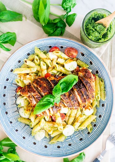 Chicken Pesto Caprese Pasta