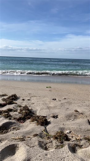 Pandanan beach while checking pool size to install pool fence on the ne year eve. Thank you Mr. Cambnel from Australia for trustiing us to your tue ones. #lombokhire #poolfencerentallombok #lombokwithkids