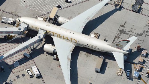 Abu Dhabi and Dubai Airports Await Flight Certainty amid Ceasefire Talks