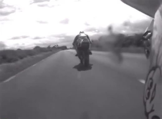 777 Motos on Instagram: "Michael Rutter Ducati 995 NorthWest 200 1995 📹Duke Video A Northwest 200 é uma corrida realizada anualmente em Portstewart, Irlanda do Norte, acontece em um circuito de 8,966 km de extensão em estrada. Considerada uma das corridas mais desafiadoras do mundo, atrai pilotos e fãs de motociclismo de todo o mundo. Os pilotos alcançam velocidades acima de 300 km/h, tornando a corrida extremamente rápida e arriscada. #moto #race #speed #northwest #northwest200"