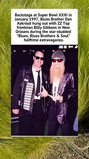 Dan Aykroyd and Billy Gibbons Backstage at Super Bowl XXXI (1997) 🎸 #DanAykroyd #ZZTop #Shorts
