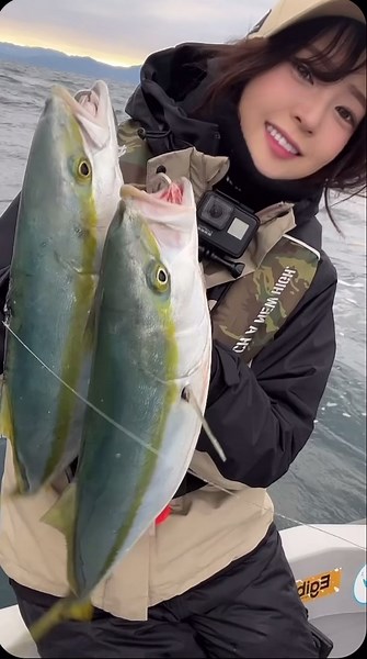少し前のライトジギング🐟 引かんし重たいなーて思ったら 2匹ついとった☺️✌️ ロッド:ソルパラSPXJ-S64M/LJ ジャイアントキリング5g GK5LJ-S64SLJ ルアー:ジグパラ バーチカルショート ライブ金サバ80g . . . #majorcraft #メジャークラフト #ジギング #ライトジギング #slj #jigging #青物 #青物ジギング #yellowtail #釣りガール #釣り女子 #fishinggirl #낚시 #낚시스타그램 #釣りスタグラム #玄界灘