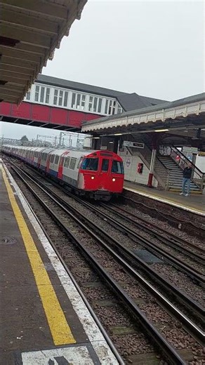 Bakerloo Line train arriving into Harrow & Wealdstone!