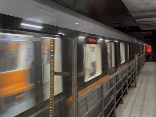 上海地铁7号线邦一771 751、邦二777 775上行进入龙华中路站