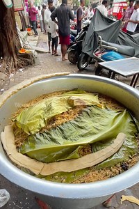 361M views · 591K reactions | Massive mutton biryani wid banana leaf in mumbai 數street style | Blessed Indian Foodie | Facebook