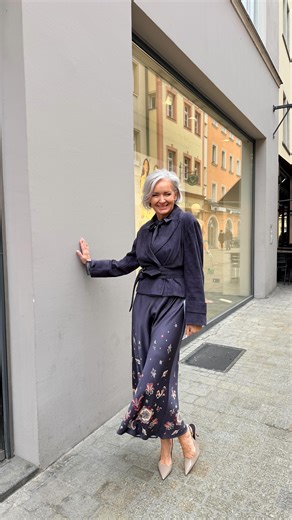 Birgit / Model / Bestager / Photolover on Instagram: "Gestern in Regensburg 🩶 Danke an @ladonnamoden und den Marc Cain Store #fashionlover #lifestyle #bestagermodel #biibispic #modellife"