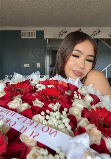 200 Roses Bridal Bouquet: Step-by-Step Floral Arrangement