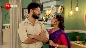 মিঠাইয়ের মনের কথা ঠিক বুঝতে পারল সিদ্ধার্থ #MithaierMonerKothaThikBujhteParloSiddhartha #Mithai #TrendingOnZee https://zee5.onelink.me/RlQq/MithaiBNZEE "দেখুন #Mithai সোম - রবি @8.00pm শুধুমাত্র #ZeeBangla আর #Zee5 অ্যাপে যে কোন সময়, যে কোন জায়গায়।" | Zee Bangla