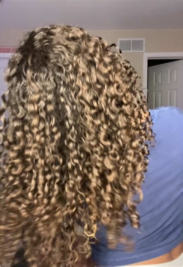 Curly Hair Tutorial: Perfecting Your Curls