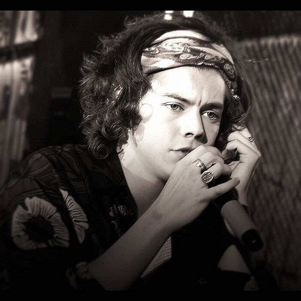 one direction reunion trailer: all the roads again tour #onedirection #harrystyles #zaynmalik #edit #fyp btw this isnt ai the quality is just so bad. louistomlinson liampayne niallhoran zarry larrystylinson zouis ziam narry nouis ziall 1D boyband sad reunion edit