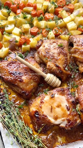 Honey Dijon Chicken 🍯 #sheetpandinner #chickendinner #chickenmarinade