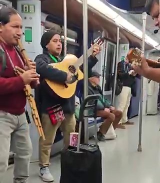 Si era para ganarse la vida de esa forma se hubieran quedado en Bolivia. De esta manera sólo manchan su propia imagen y la de su patria.