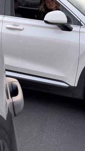 Karen told me to eat poop 😂 #wow #crazy #karen #poop #viral #foryou #foryoupage | Leexo