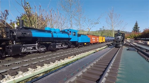 It maybe bue but it's powering along this Swiss garden railroad 😎 - #gardenrail #gardenrailways #trainsinthegarden #gardenrailwayworld #redwoodempiregardenrailwaysociety #sacvalleygardenrailwaysociety #cccgrs | Bay Area Garden Railway Society