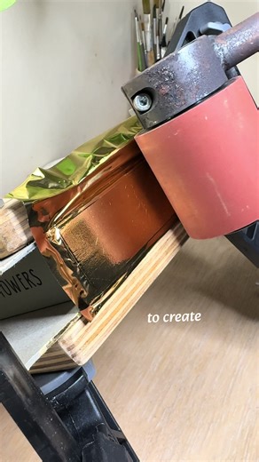 Paintings that appear and disappear as the pages turn, characters and landscapes that hide beneath the gilding of the edges. All this is a hidden fore edge painting, a wonderful technique of book art, which I use to decorate books. A passion and also a beloved profession. DM for book commissions, I can create your unique personalized book. #bookart #booktok #creativeart #gold #художник